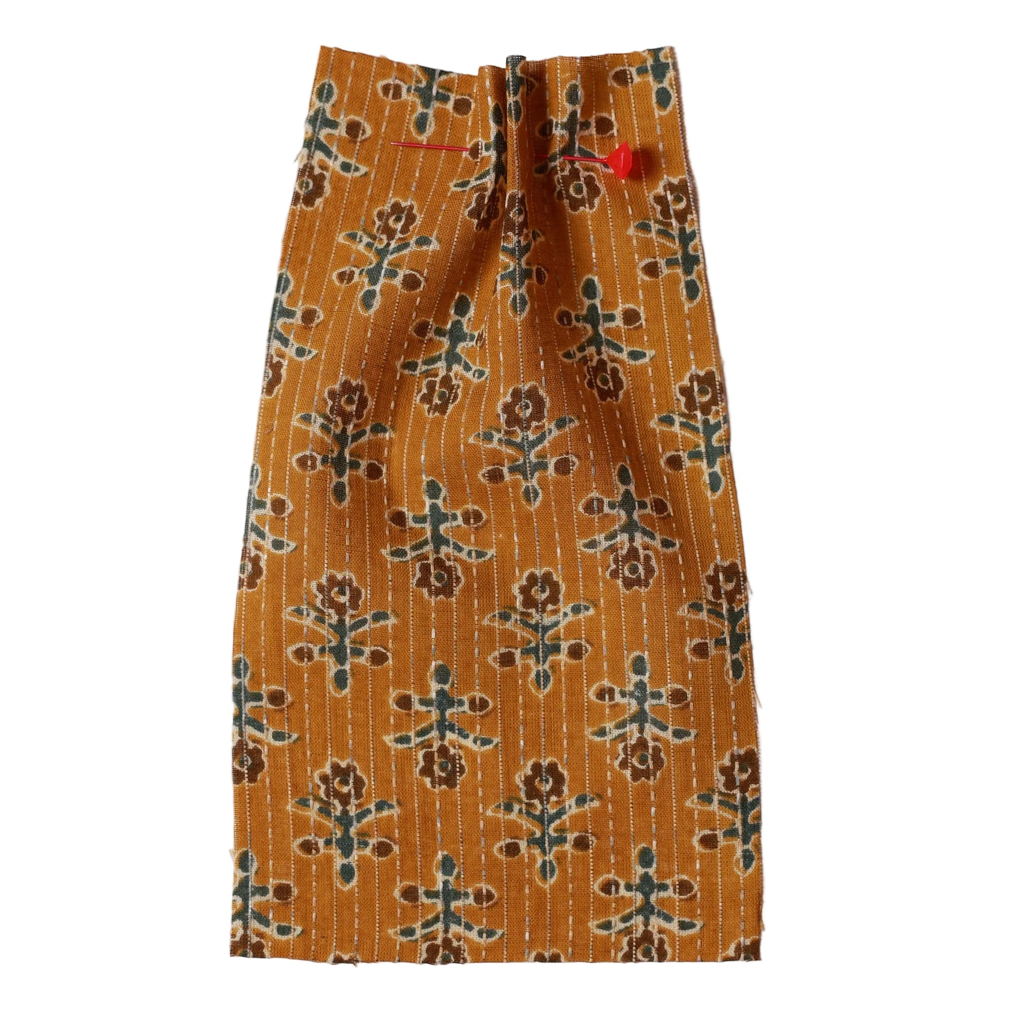 Printed floral patterned fabric on a beige background. Fabric collection ATELIER A.PUUR.A 